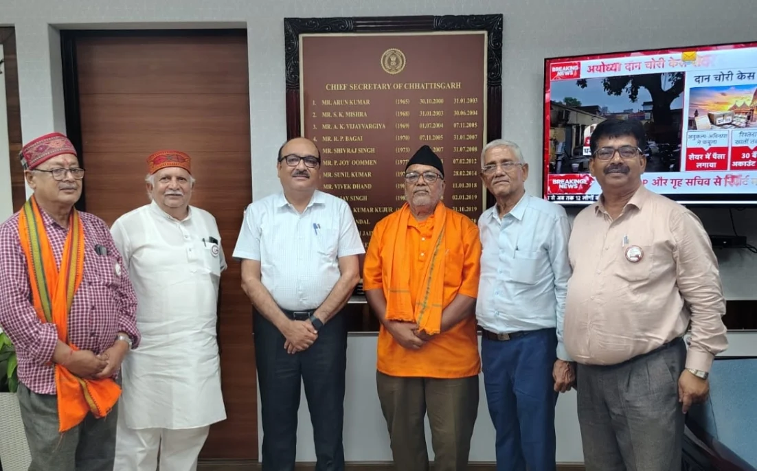 Cg news -मुख्य सचिव से मिले पेंशनर्स महासंघ, महंगाई राहत और 11 लंबित मांगों के निराकरण पर बनी सहमति