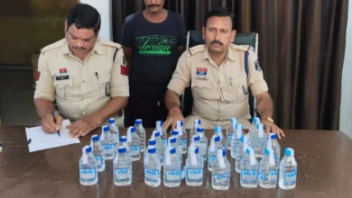 बिक्री से पहले ही पकड़ी गई शराब की खेप, आरोपी सलाखों के पीछे बिक्री से पहले ही पकड़ी गई शराब की खेप, आरोपी सलाखों के पीछे