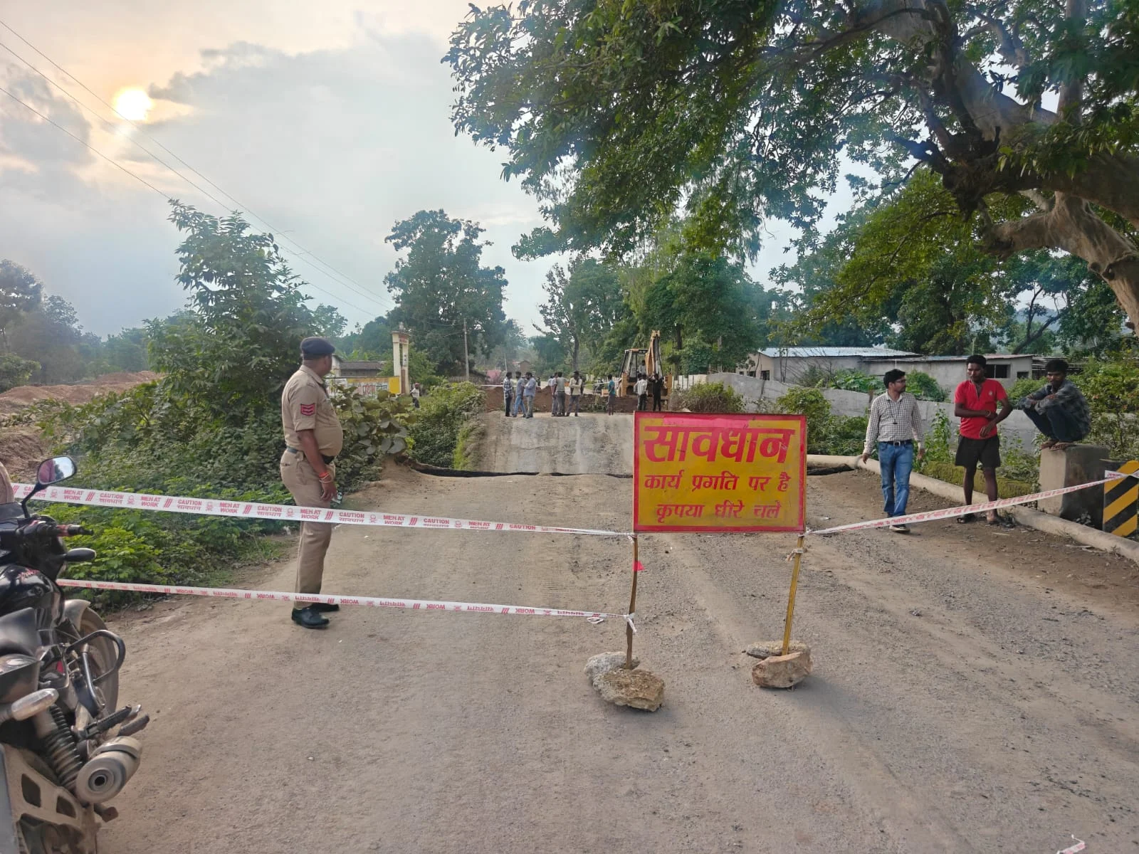 पुल धंसने से थमा हाईवे, प्रशासन ने जारी किए वैकल्पिक मार्ग; मरम्मत तक रूट बदला