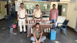 ड्राई डे पर शराब की बिक्री का खेल बेनकाब, गोवा से शोले-शेरा तक 57 बोतलें बरामद