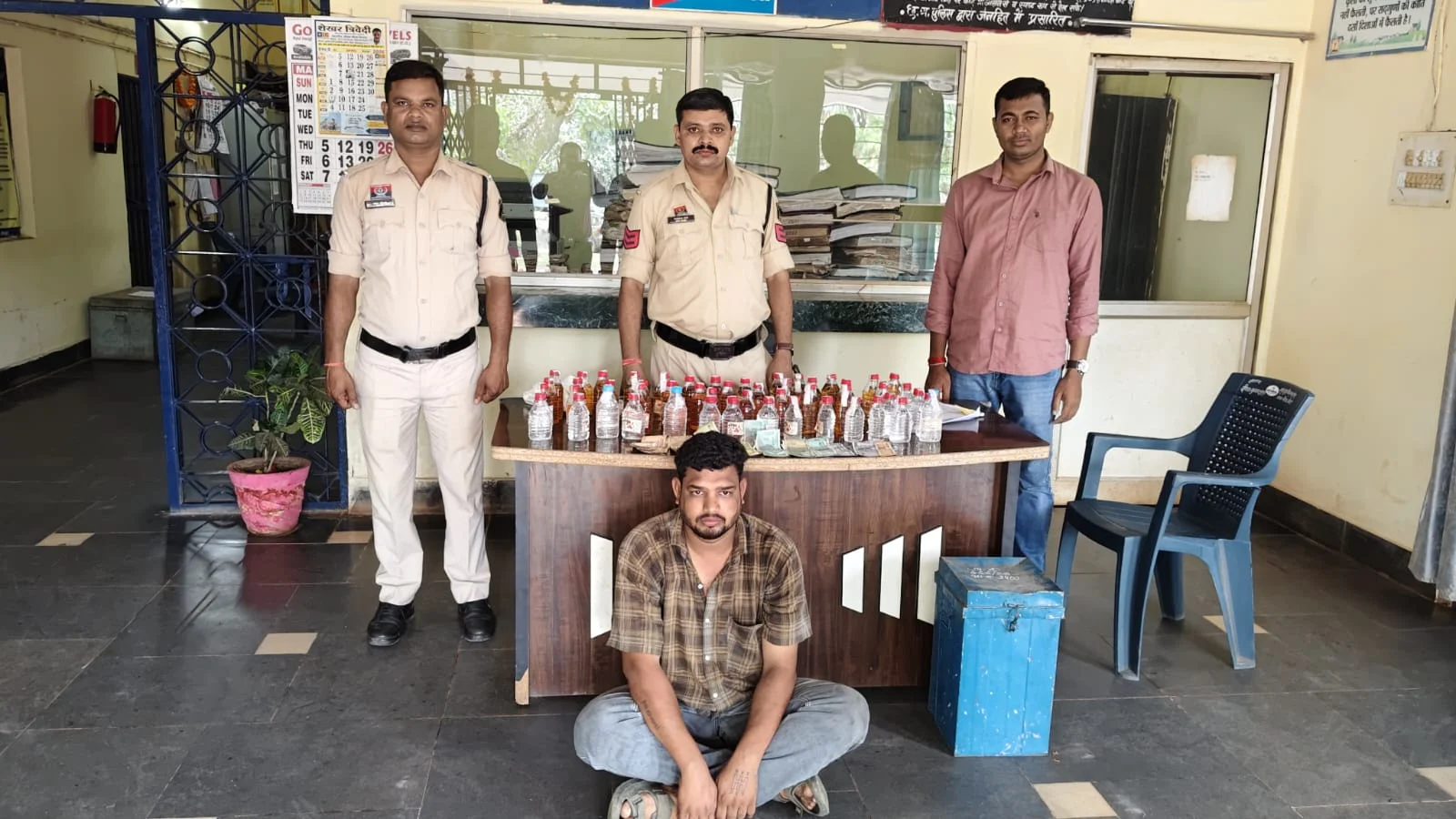 ड्राई डे पर शराब की बिक्री का खेल बेनकाब, गोवा से शोले-शेरा तक 57 बोतलें बरामद