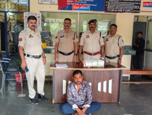एक किलो गांजा, 50 हजार की खेप और पुलिस की दबिश;  नशे का सौदागर गिरफ्तार
