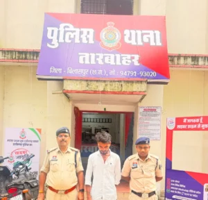 शराब के लिए पैसा नहीं मिला तो चाकू लेकर टूट पड़ा, आरोपी को पुलिस ने घेरकर पकड़ा