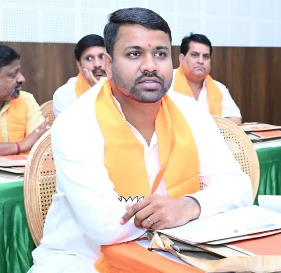 भाजयुमो बिलासपुर मध्य मंडल के प्रभारी बनाए गए महर्षि बाजपेयी