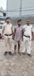 पहले रास्ता रोका, फिर चाकू दिखाया और आईफोन लूटकर भागे; एक आरोपी गिरफ्तार