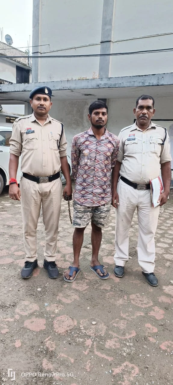 पहले रास्ता रोका, फिर चाकू दिखाया और आईफोन लूटकर भागे; एक आरोपी गिरफ्तार