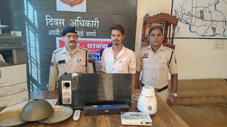 राखी मनाने गया परिवार, पीछे से टूट गया घर का ताला; चोरी का माल बेचने ग्राहक तलाश रहा था आदतन चोर, पुलिस ने आरोपियों को ऐसे दबोचा
