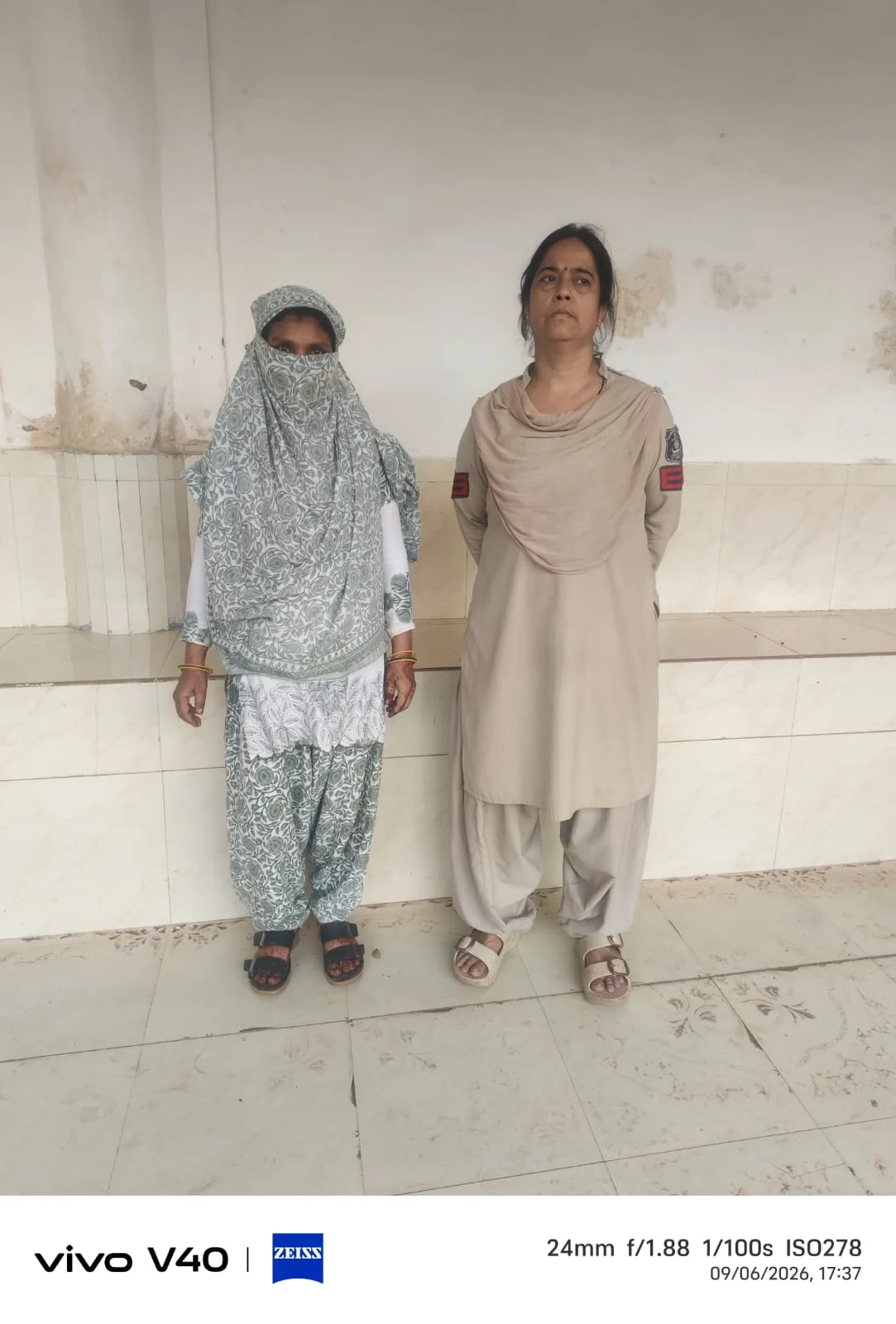 चोरभट्ठी में गांजे का कारोबार बेनकाब, गांजे के साथ महिला गिरफ्तार; बिक्री की रकम भी बरामद