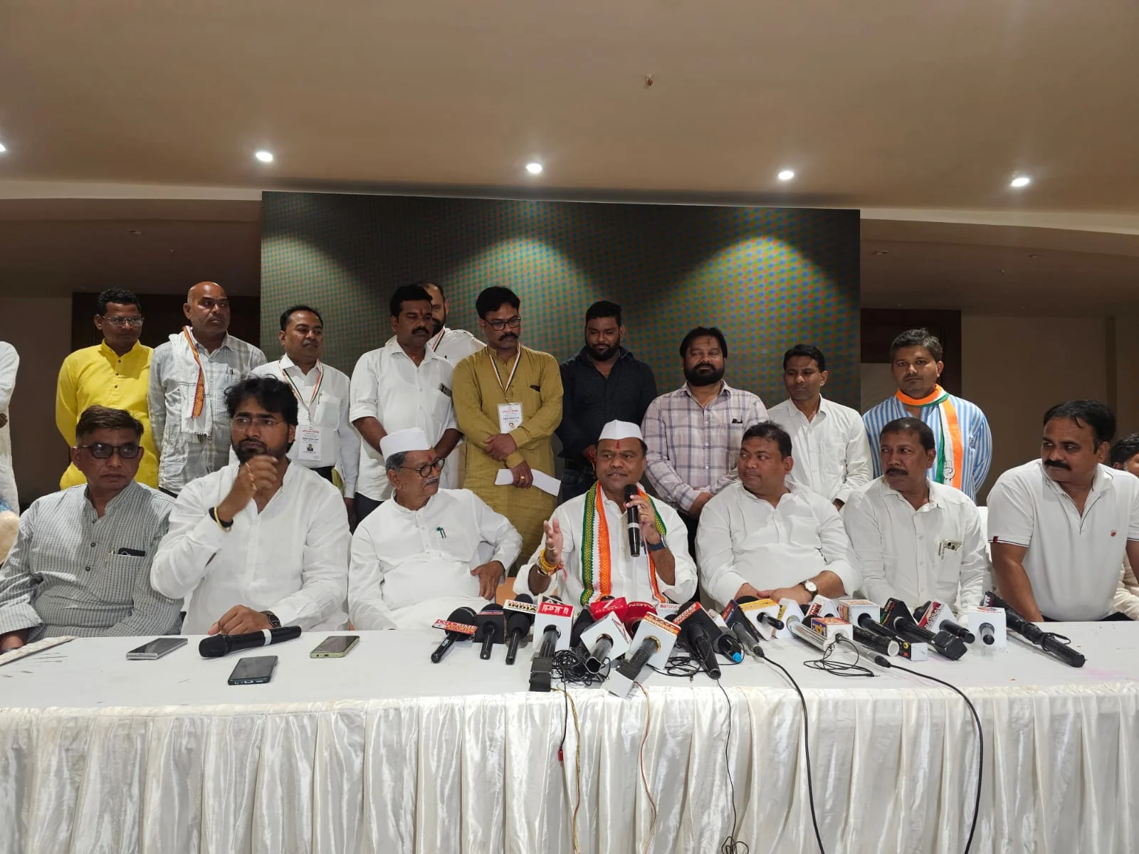 गाड़ी पर भाजपा को तकलीफ, शराब का कमीशन दिल्ली-नागपुर जा रहा—बैज बोले- भाजपा सरकार को उखाड़ फेंकेंगे; महंत विधानसभा में उठाएंगे एनएच-343 का मुद्दा
