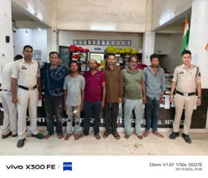 दुकान छोटी, इंतजाम पूरा! शराब पिलाने की सुविधा देने वाले 4 पर आबकारी एक्ट, 7 बदमाशों पर कार्रवाई