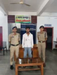 चौक पर चाकू लहराया, खौफ फैला; पुलिस की घेराबंदी में धारदार हथियार जब्त
