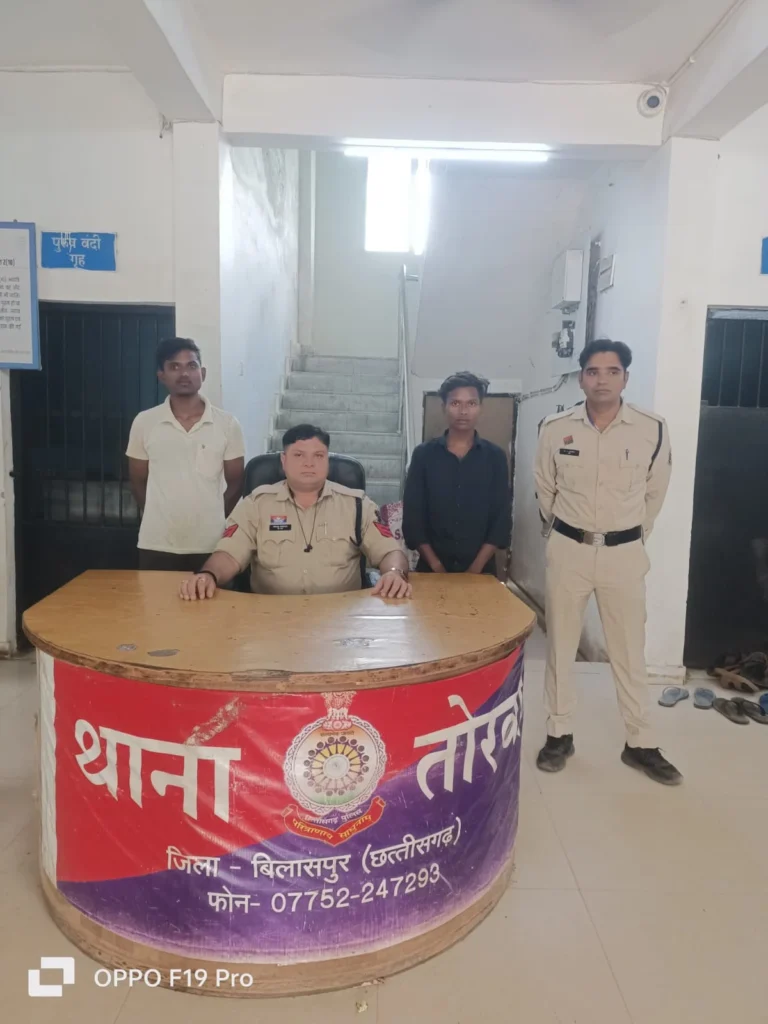 गंदी टिप्पणी और इशारों से शुरू हुई हरकत, विरोध पर हाथ पकड़ने लगे; दो गिरफ्तार