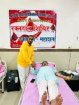 पीएम मोदी के जन्मदिन पर पूर्व महापौर किशोर राय ने भी किया रक्तदान
