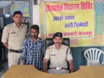 चाकू लहराया, राहगीरों को धमकाया; पुलिस पहुंची तो बदमाश धराया