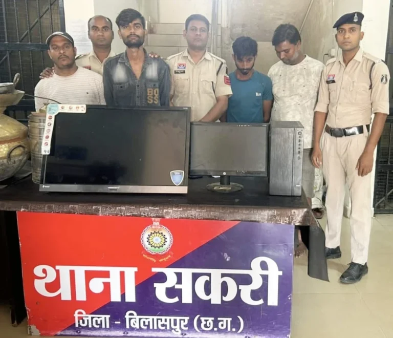 सूना मकान देख तोड़ डाला ताला, चोरी का माल खपाया; चोर समेत तीन खरीदार गिरफ्तार
