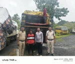 डीजे लोड करने पिकअप में लगाए थे लोहे के एंगल, सड़क पर हादसे का खतरा बढ़ा तो पुलिस ने जब्त किए दो वाहन