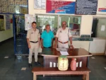 जेरिकेन में भरी थी 25 लीटर महुआ शराब, पुलिस ने आरोपी को दबोचा