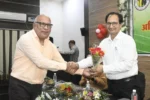 विश्वेश्वरैया जयंती पर अनुकरणीय उदाहरणः तेजस्विनी छात्रावास की 6 कन्याओं को एक वर्ष के लिए गोद लेने रिटायर्ड इंजीनियर्स ने प्रदान किया चेक
