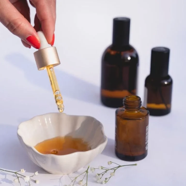 Face wash oil: 5 फेस ऑयल जो चेहरे को बनाते हैं मक्खन सा मुलायम, हर दिन बढ़ेगा ग्लो!