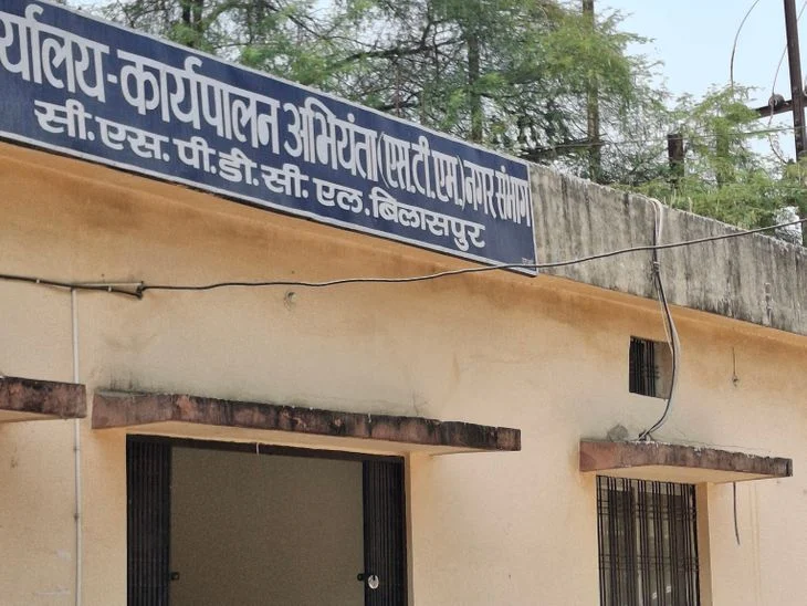 पोल-ट्रांसफार्मर खूब, फाल्ट सुधारने में दम फूल रहा; बारिश ने खोली बिजली व्यवस्था की पोल, शिकायत शाखा में सुनवाई तो दूर, अधिकारी भी नहीं उठा रहे फोन