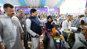 CM डॉ. मोहन यादव ने मेधावी छात्रों को दी सौगात, 7400 बच्चों के खिले चेहरे