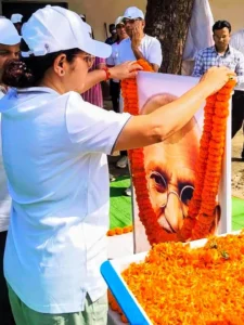 कलेक्टर-एसपी-डीएफओ ने थामा झाड़ू और ब्रश, साप्ताहिक बाजार में खुद उतरे सफाई अभियान में