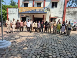 दुर्गा पूजा से पहले पुलिस का वारंटियों पर वार, 2 महिलाओं समेत 11 गिरफ्तार