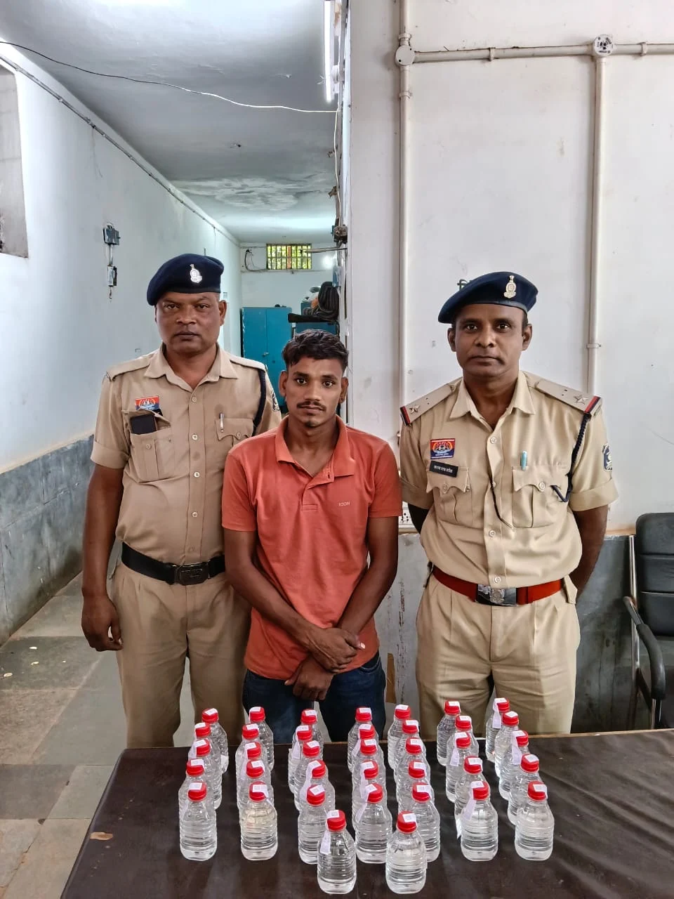 बहेरा पुल के पास पुलिस की रेड, 37 पाव शराब जब्त; आरोपी अरेस्ट