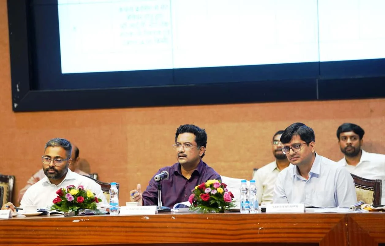 पीएम आवास में गोलमोल जवाब से हुए नाराज प्रमुख सचिव बोरा -कहा गरीबों के आवास में गुणवत्ताहीन काम और लापरवाही बर्दाश्त नहीं