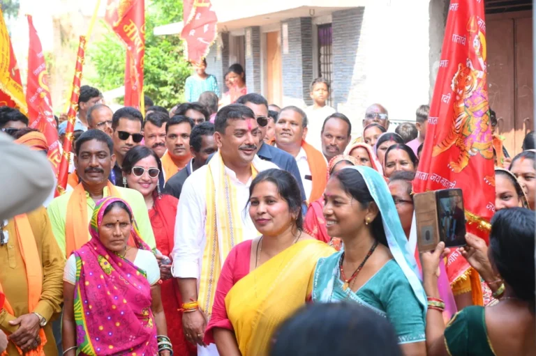 जयकारों, ढोल-मांदर के बीच बेलतरा में निकली ध्वजा यात्रा, 48 ग्राम पंचायतों से होकर रतनपुर पहुंचेगी