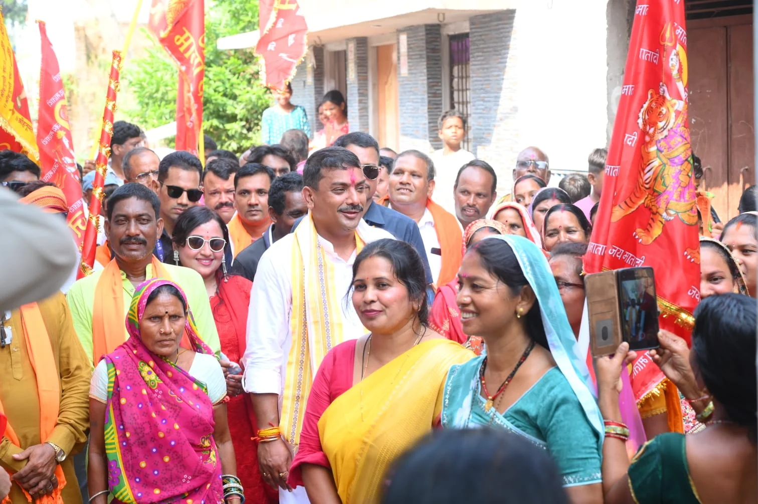 जयकारों, ढोल-मांदर के बीच बेलतरा में निकली ध्वजा यात्रा, 48 ग्राम पंचायतों से होकर रतनपुर पहुंचेगी