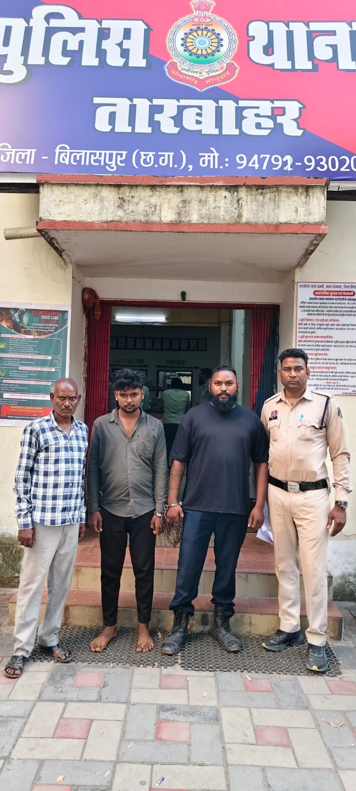 पैसे देने से इनकार पर गाली-गलौज और मारपीट, आरोपी के पास मिला धारदार चाकू