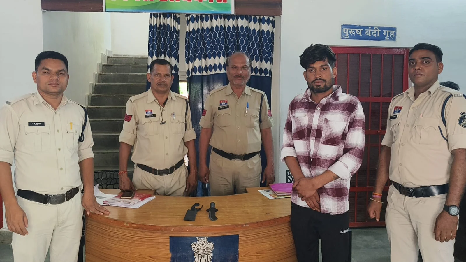 बस स्टैंड के पास चाकू लहराने का खेल..सूचना पर पहुंची पुलिस, आरोपी जेल भेजा गया