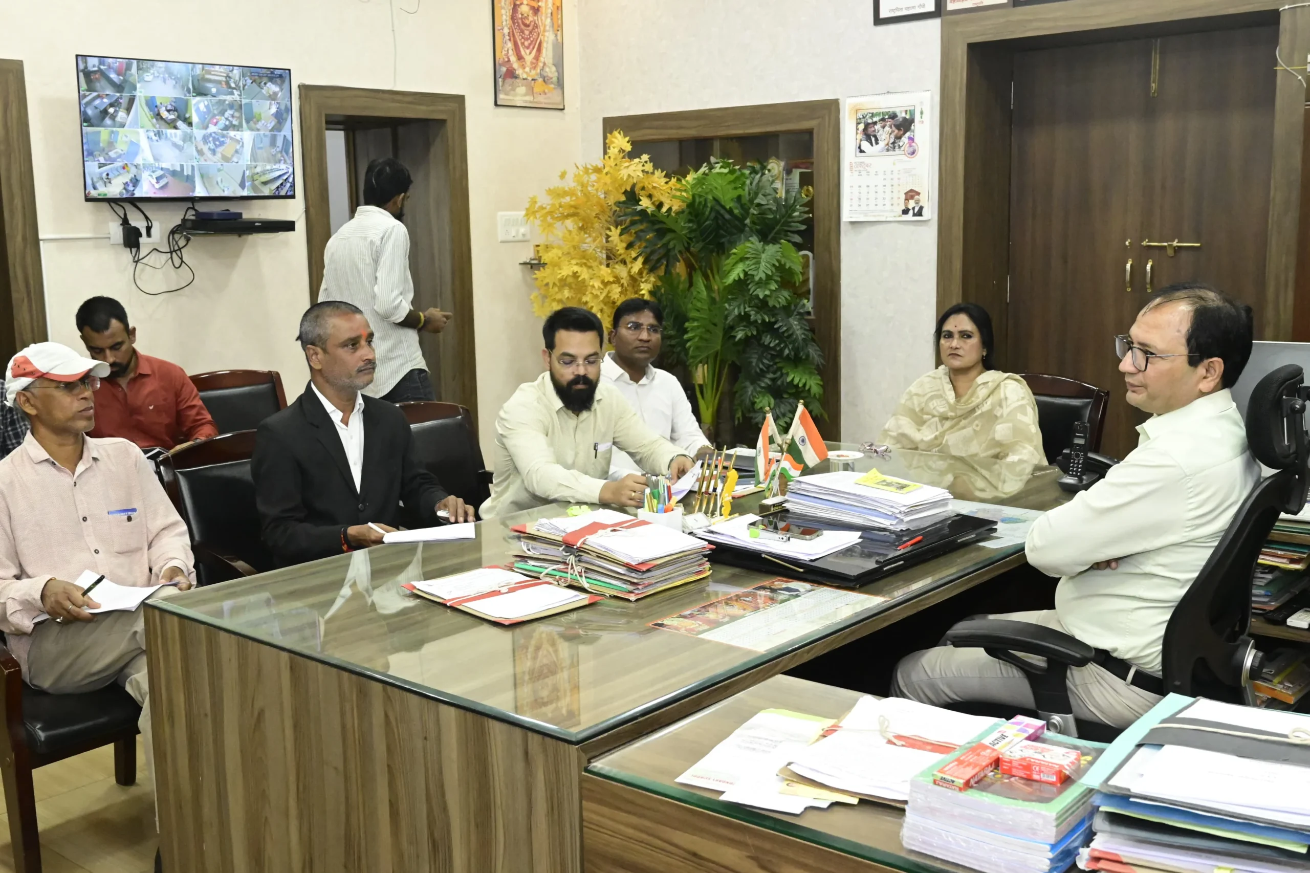 बिलासपुर में मतदाता सूची पुनरीक्षण का बिगुल, कहीं भवन बदलेंगे, कहीं नाम और अनुभाग; मतदान केंद्रों के पुनर्गठन पर बनी सहमति