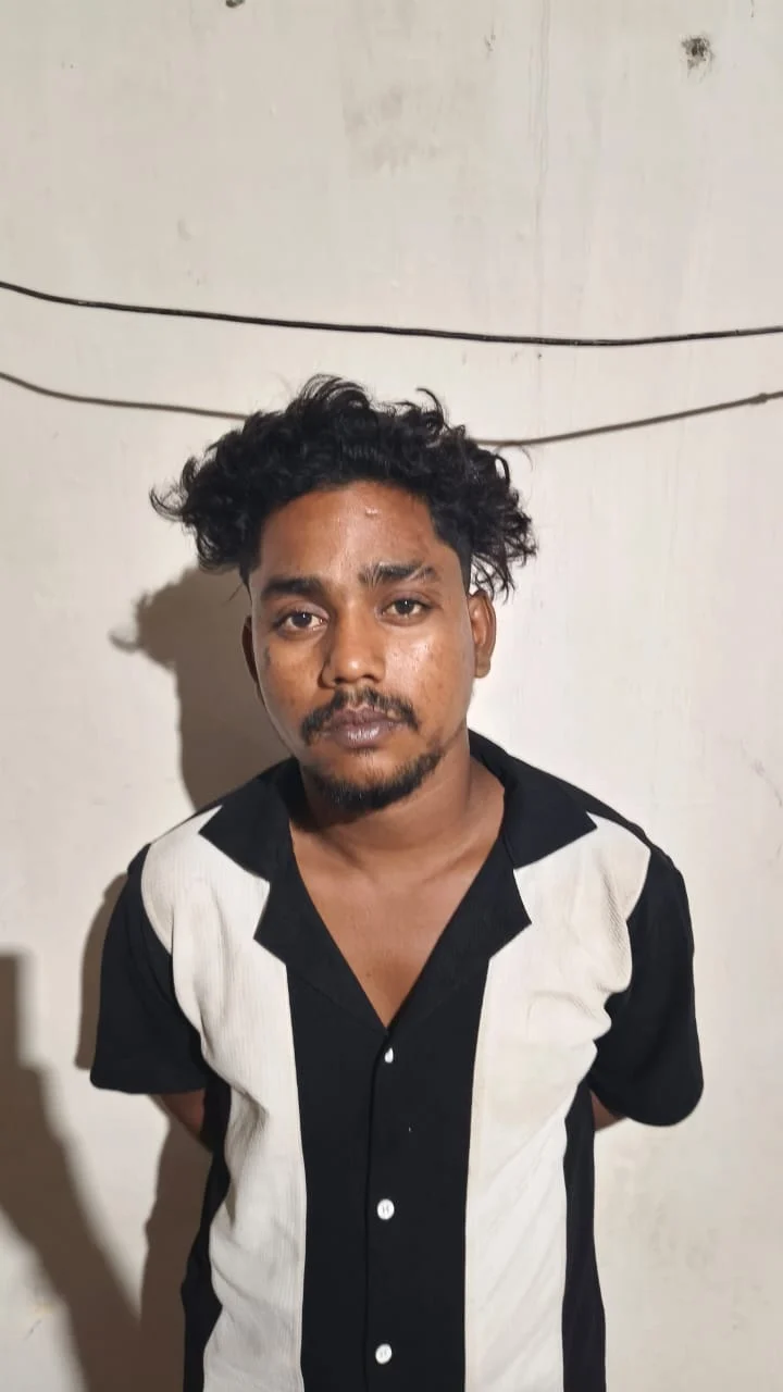 चाकू दिखाकर राहगीरों में दहशत फैलाना पड़ा भारी.. पुलिस कार्रवाई..हथियार जब्त